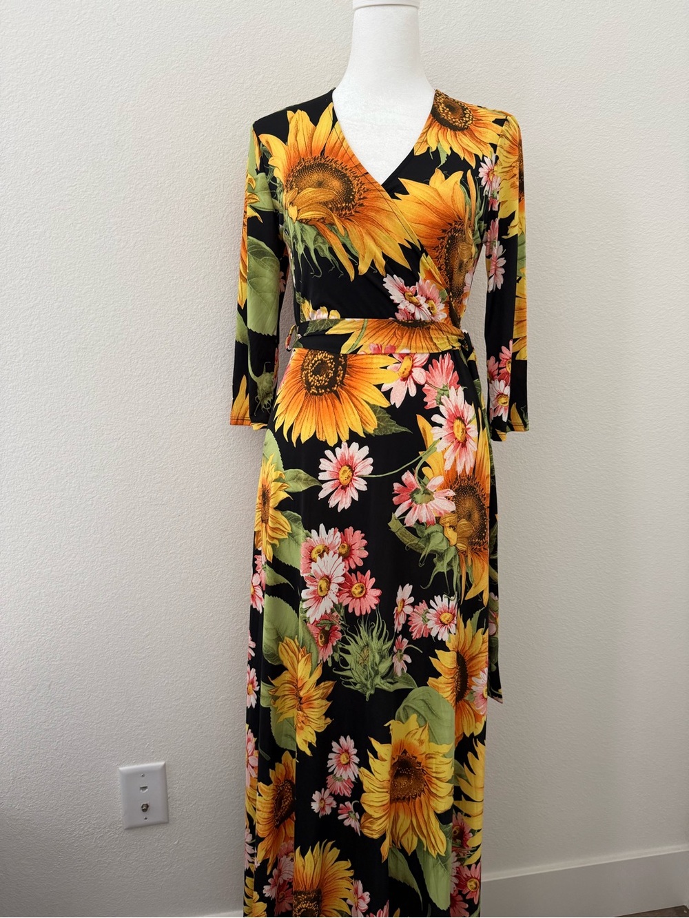 Viola Black Sunflower Floral Print 3/4 Sleeve Maxi Dress - Black & Yellow